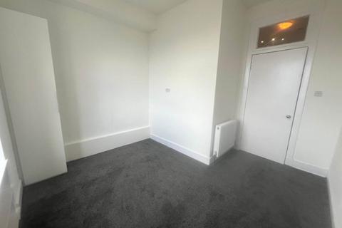 2 bedroom flat to rent, Paisley Road, Renfrew