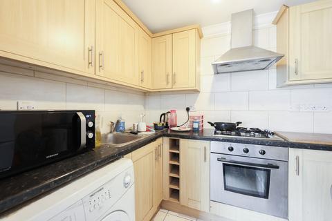 2 bedroom flat for sale, Station Road, Addlestone KT15