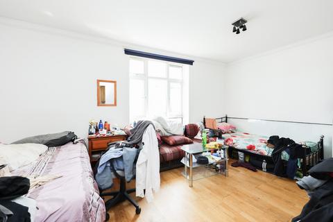 2 bedroom flat for sale, Station Road, Addlestone KT15