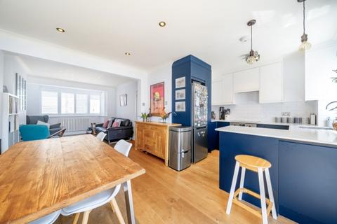 4 bedroom end of terrace house to rent, Hassocks Road London SW16