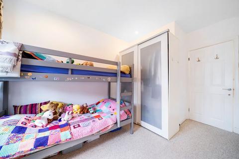 14 Alexandra Close, Harrow, HA2 8QA