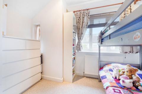 14 Alexandra Close, Harrow, HA2 8QA