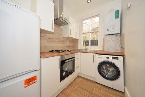 3 bedroom terraced house to rent, Wardo Avenue, London, SW6