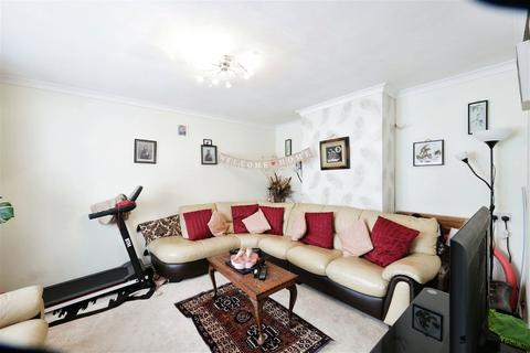 3 bedroom terraced house for sale, Nine Elms Avenue, Uxbridge, UB8 3TJ