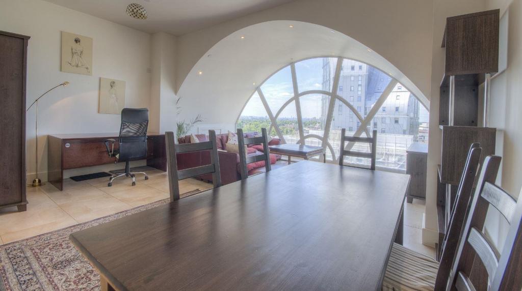 Two bedroom penthouse flat to rent