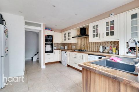 3 bedroom townhouse for sale, Lych Gate Walk, Hayes
