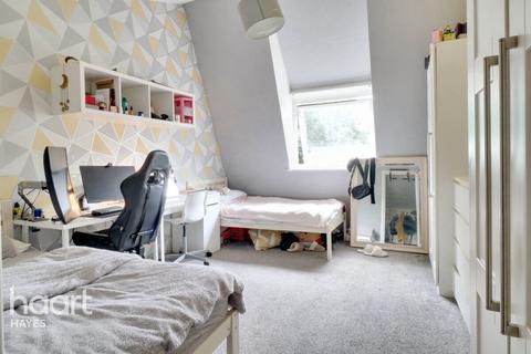 21 Lych Gate Walk, Hayes, UB3 2NN