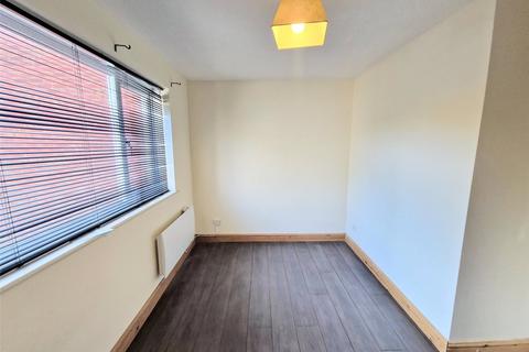 1 bedroom apartment to rent, Nailers Close, Halesowen, Birmingham, B32