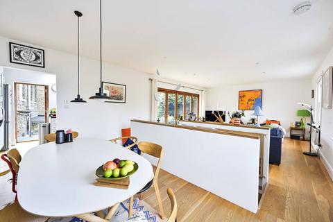 10 Wellesley Avenue, London, W6 0UP