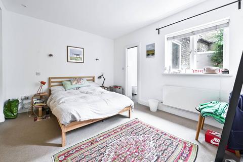 10 Wellesley Avenue, London, W6 0UP