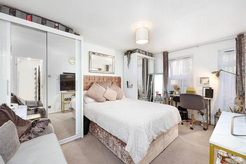 Studio for sale, Coopers Close, Stepney, London, E1