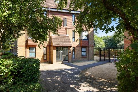 Studio for sale, Coopers Close, Stepney, London, E1