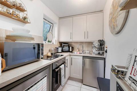 29 Coopers Close, London, E1 4BB