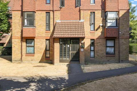 29 Coopers Close, London, E1 4BB