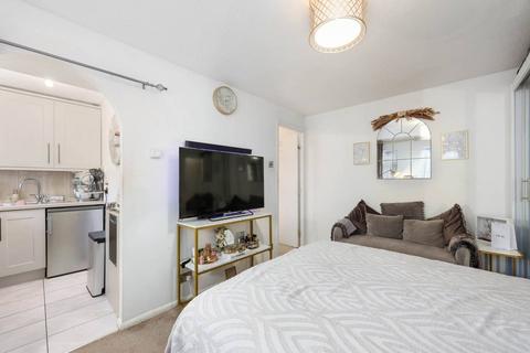 29 Coopers Close, London, E1 4BB