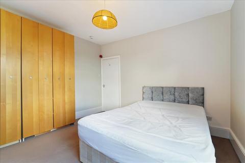 1 bedroom flat to rent, Upper Richmond Road, London, SW15
