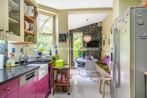 40 Leaside Avenue, London, N10 3BU