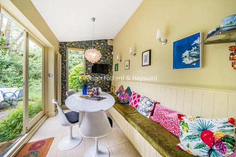 40 Leaside Avenue, London, N10 3BU