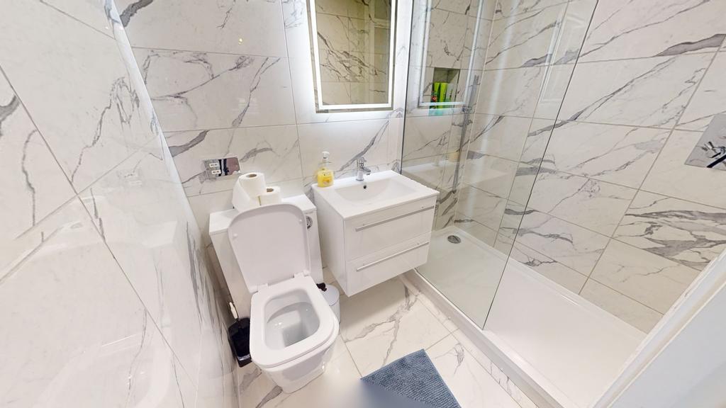 39 Carter bathroom