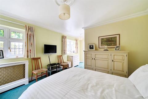 Magnolia Nursery Close, Woking, GU21 4UQ