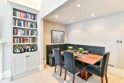 2 bedroom flat for sale, Pont Street, London