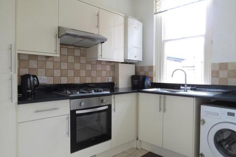 2 bedroom apartment to rent, Quadrant Road, Thornton Heath, Surrey, CR7