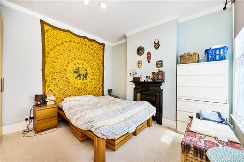2 bedroom maisonette for sale, Boundaries Road, London, SW12