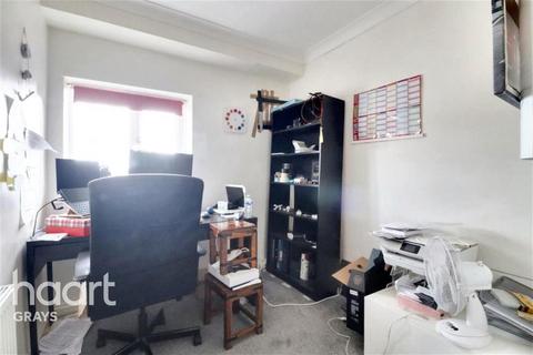 3 bedroom terraced house to rent, Swale Close, Aveley, South Ockendon, RM15