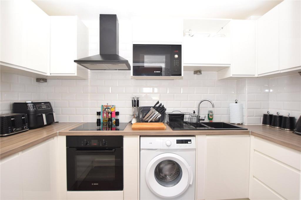 Tallow Gate, South Woodham Ferrers... 2 bed apartment - £205,000