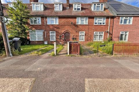 1 bedroom in a house share to rent, Fanshawe Crescent, Dagenham RM9