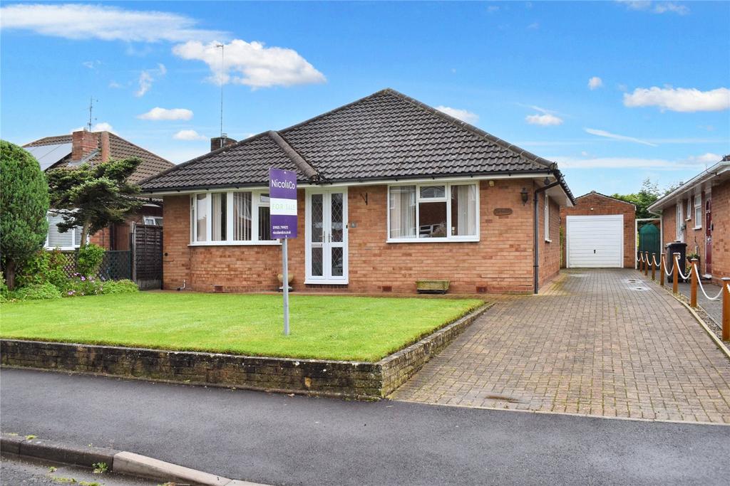 Droitwich Spa, Worcestershire WR9 3 bed bungalow for sale £350,000