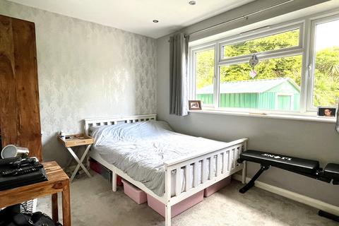 69 Rhodrons Avenue, Chessington, KT9 1AY