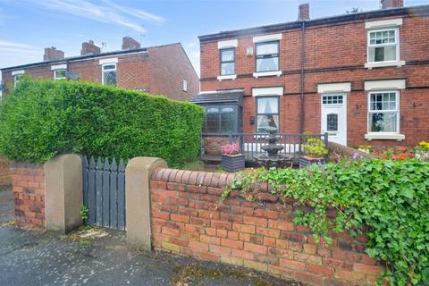 2 bedroom end of terrace house to rent, Lunts Heath Road, Farnworth, Widnes