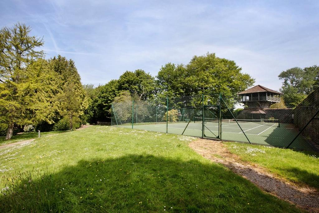 Communal Tennis