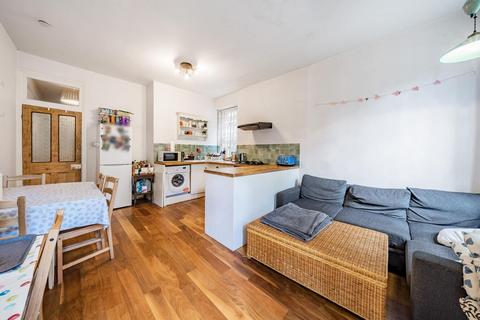 2 bedroom flat for sale, Bonneville Gardens, Clapham