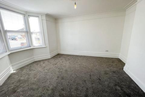 3 bedroom flat to rent, Beechcroft Road, Swindon, SN2 7PX