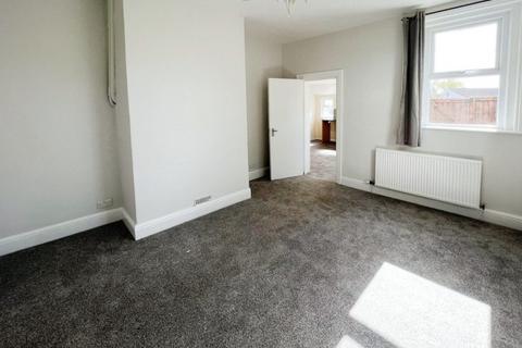 3 bedroom flat to rent, Beechcroft Road, Swindon, SN2 7PX