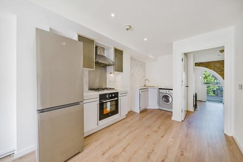 2 bedroom house for sale, Hopton Road, London