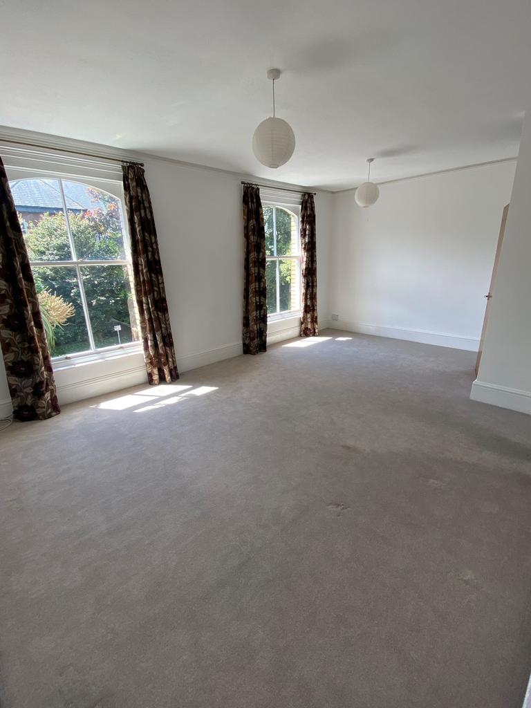 Courtland Road, Paignton, 2 bed flat to rent £850 pcm (£196 pw)