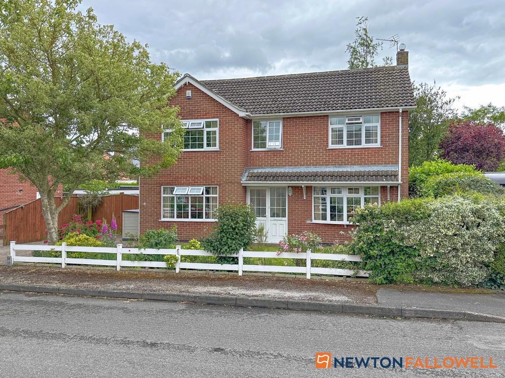 Vicarage Close, 1 NG23 4 bed detached house for sale £400,000