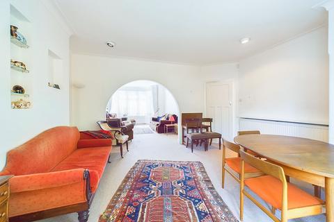 16 The Drive, Edgware, HA8 8PT