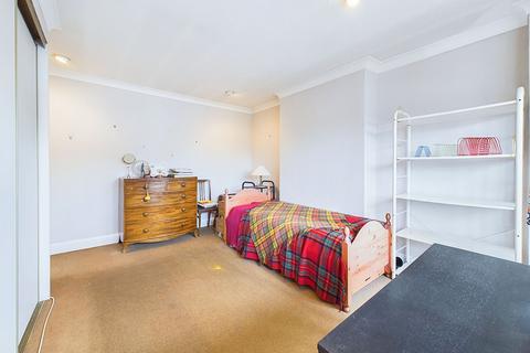 16 The Drive, Edgware, HA8 8PT