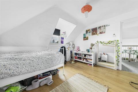 Flat 3, 19 Bromley Common, Bromley, BR2 9LS
