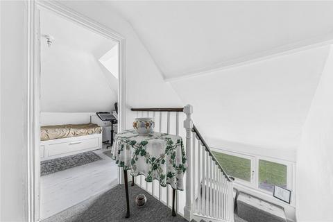 Flat 3, 19 Bromley Common, Bromley, BR2 9LS