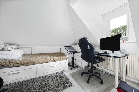 Flat 3, 19 Bromley Common, Bromley, BR2 9LS