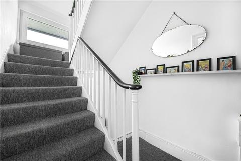 Flat 3, 19 Bromley Common, Bromley, BR2 9LS