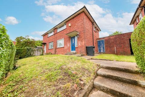 2 bedroom property for sale, Hares Bank, New Addington, Croydon, CR0