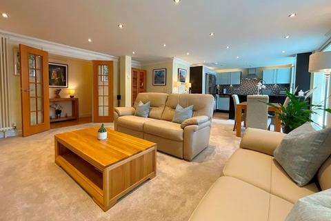 2 bedroom apartment for sale, Marine Gate Mansions, Southport PR9