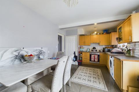 3 bedroom end of terrace house for sale, Eastern Avenue, Gloucester, Gloucestershire, GL4