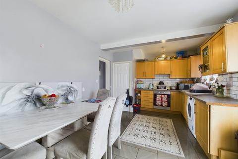 49 Eastern Avenue, Gloucester, GL4 6PE